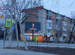 В Ростове появились траурные баннеры в память о жертвах теракта в Подмосковье