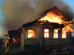 Человек пострадал при пожаре в частном доме в Ростовской области