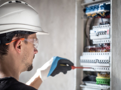 Ростовчан приглашают стать электромонтажниками по кабельным сетям с зарплатой до 80 тысяч рублей