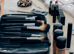 Жительница Ростовской области лишилась сумки с косметикой на 150 тыс рублей