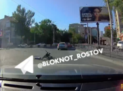 Отчаянный подросток на самокате едва не угодил под колеса на кольце возле РИИЖТа