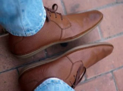 Молодой мужчина избил и ограбил продавщицу обувного магазина в Ростове