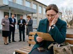 Учителям из Ростовской области месяц не выплачивают зарплату, а власти разводят руками