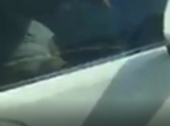 Сексуальные приключения автолюбителя с «могущей» подружкой в пробке Ростова попали на видео