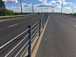 На трех донских трассах встречные полосы разделят барьерами