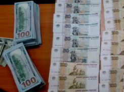 Украинца с крупной суммой контрабандных долларов задержали в ростовском аэропорту «Платов»