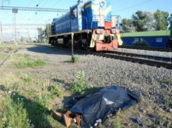 Мужчина в муках скончался под колесами пассажирского поезда в Ростовской области