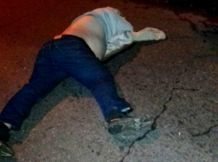 «Сильно пьяный» мужчина получил травмы под колесами легковушки в Ростовской области