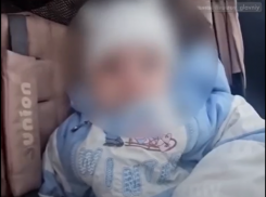 В Ростове женщина оставила коляску с ребёнком на остановке на Зоологической и исчезла