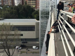 В Ростове полицейские спасли мужчину, который хотел прыгнуть с Ворошиловского моста