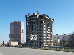 Проблемный долгострой под Ростовом окружат подъемными кранами для «декорации» перед ЧМ-2018