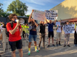 Украинские националисты устроили провокацию на концерте Басты в Киеве