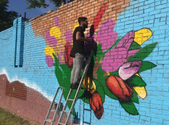 Огромное радужное граффити украсит загаженную стену подстанции в Ростове