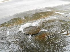 В тошнотворных фекалиях и смраде погрязла жилая улица в Ростове-на-Дону
