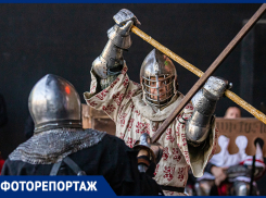 Рыцари, алебарды и средневековые турниры: в Ростове прошел рыцарский фестиваль «Меч Дона»