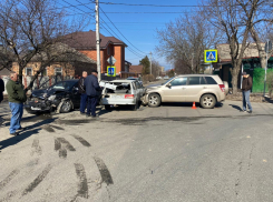 После серьезной аварии под Ростовом госпитализировали девочку