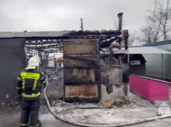 Склад с горючими материалами загорелся под Ростовом