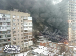 Мощный пожар произошел в многоэтажном доме Ростова-на-Дону 