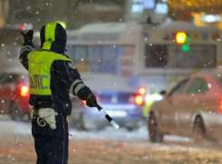 На трассе М-4 «Дон» под Ростовом образовалась гигантская пробка из-за ДТП с грузовиком