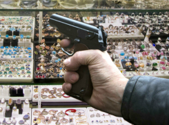 Вооруженные мужчины совершили наглое «золотое» ограбление ломбарда в Ростове