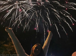 Молодежь попрощается со школой, а бюджет - с 2,5 млн рублей на лазерное шоу в Ростове