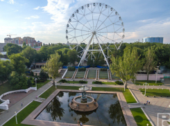 В Ростове из-за сильного ветра остановили колесо обозрения «Одно небо»