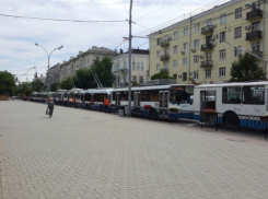 В Ростове на улице Большой Садовой остановились движение троллейбусов