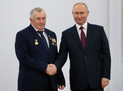 Путин назвал маленькой зарплату в 24 тыс. руб. Героя труда из Ростовской области