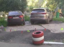 Ростовчане мечтают устроить кары водителям элитных иномарок, захватившим дворы в Ростове