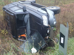 Двое мужчин скончались в перевернувшемся после ДТП джипе на трассе Ростовской области