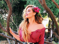 Фото из личного архива в коротенькой школьной форме показала сексуальная ростовчанка Татьяна Котова