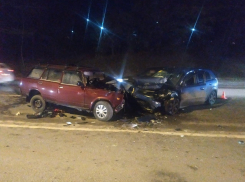 В Ростове в серьезном ДТП пострадали три человека