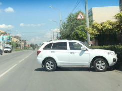 «Сбежавшую» с парковки иномарку поймали на фото жители Таганрога