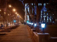 Больше полусотни чугунных фонарей украсили площадь Советов