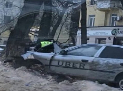 Юный 16-летний пассажир такси умер в Ростове