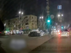 В Ростове на проспекте Ленина произошло жесткое ДТП