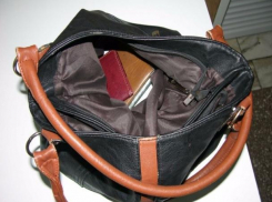 Увлеченная дама стала жертвой рецидивиста в багетной мастерской Ростова