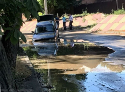 Общественный резонанс заставил рабочих Водоканала уничтожить большую яму-ловушку в Ростове
