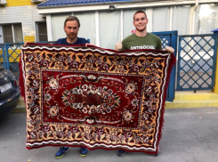 Замечание получил ФК «Ростов» за болельщика с колоритным ковром