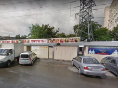 В Ростове Водоканал не может починить трубы на Днепровском из-за ларьков