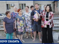 В грязи и разрухе: ростовчане показали дом и двор, забытые властями и УК