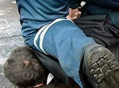 Во время ареста нарушителя сотруднику ДПС сломали нос на улице Особенная в Ростове