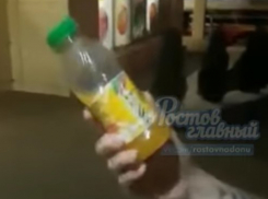 Скандал из-за просроченного на полтора месяца сока в ростовской «Пятерочке» попал на видео