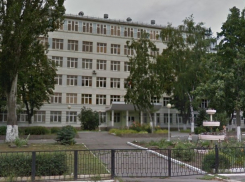 Школа в центре Ростова может закрыться из-за долгов по налогам