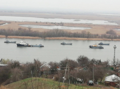 В Александровке заметили боевые корабли Каспийской флотилии