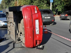 В Ростове иномарка сбила женщину и ее 4-летнюю дочку: девочка скончалась на месте. Видео