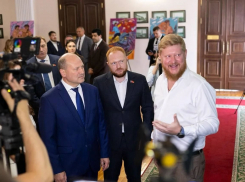 «Новые люди» представили в Администрации Ростова выставку «Арт-Фронт»