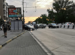 Тройное ДТП в Ростове заблокировало движение по проспекту Стачки