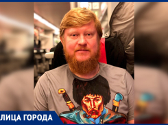 «От умных много проблем»: оформивший аэропорт Платов художник — о казачьем поп-арте, иностранцах и русской культуре