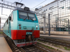 «В кабине под 60 градусов, люди теряют сознание»: машинисты СКЖД пожаловались на невыносимые условия труда